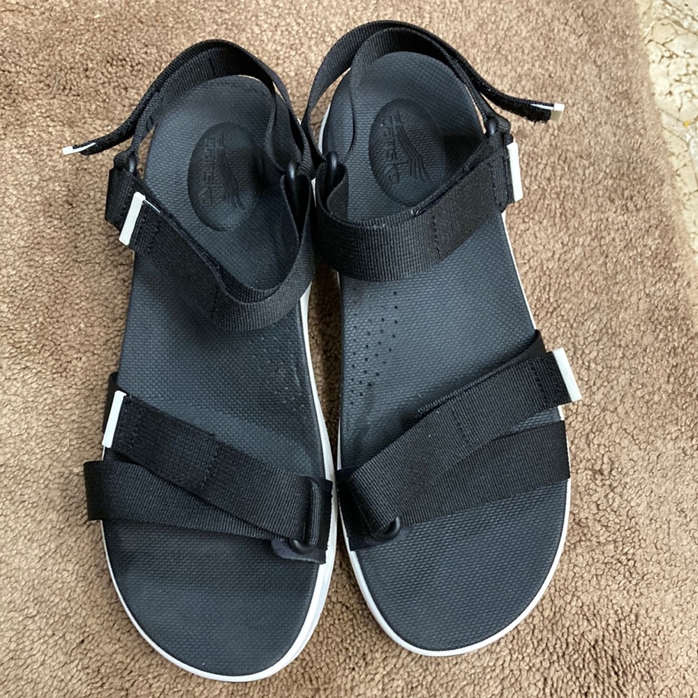 Dansko Racquel sandals size 40 (9.5-10)